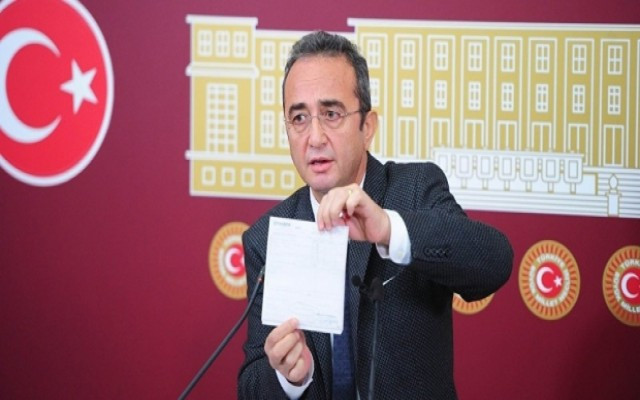 CHP para transferi iddiasıyla ilgili belgeleri dağıttı