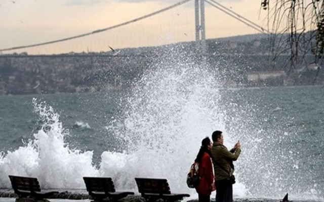 İstanbul'da deniz ulaşımına lodos engeli