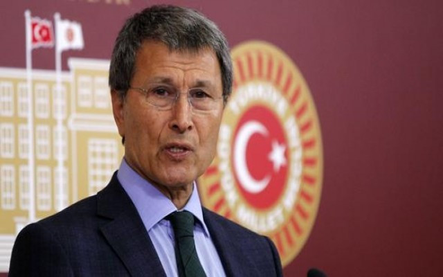 Yusuf Halaçoğlu trafik kazası geçirdi