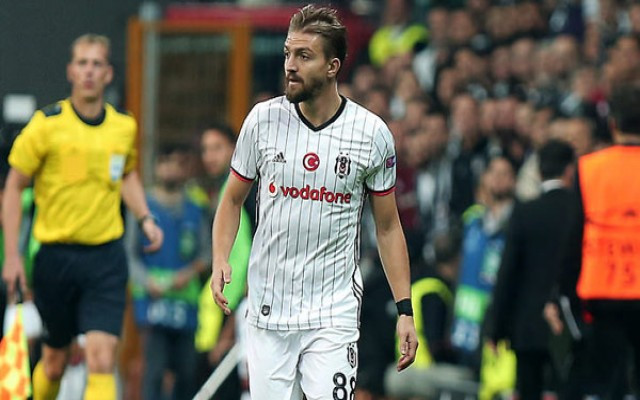 Caner 4 yıl daha Beşiktaş'ta