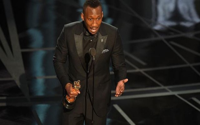 Oscar'da ilk kez Müslüman ödül aldı