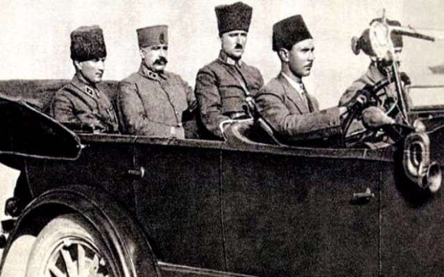 Tribünlerde yeni trend: İzmir Marşı