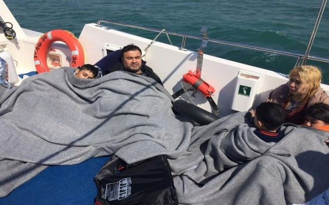 Kuşadası'nda mülteci botu battı