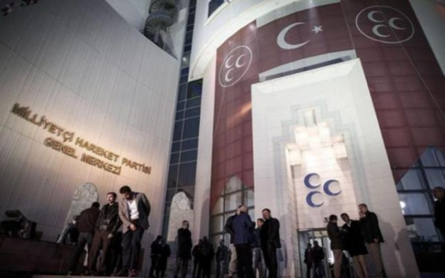 MHP'lilerin milletvekili karşılama istifası