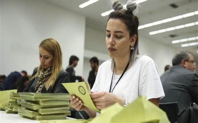 Adana ve Antalya'da 'hayır' sürprizi
