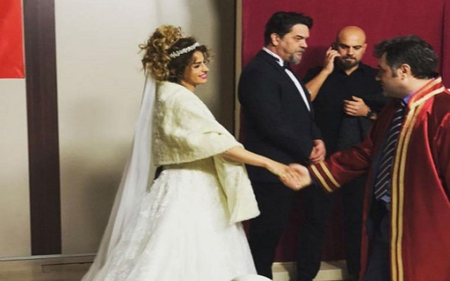 Beyaz ve Büşra Pekin nikah masasında