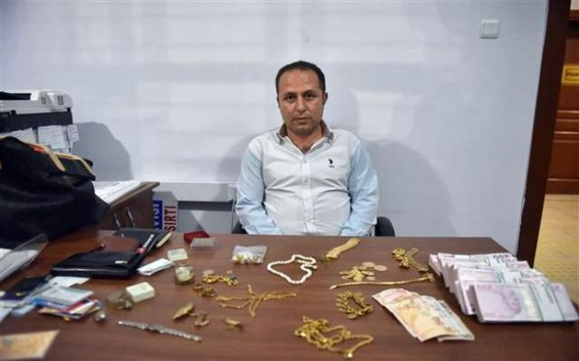 Yaşlı kadın otobüste servet unuttu