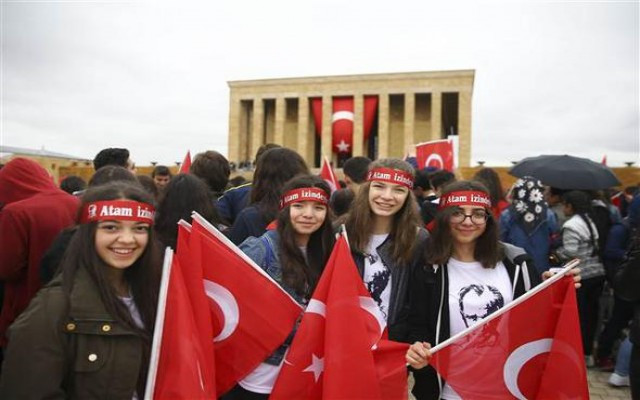 Anıtkabir gençlerle doldu taştı
