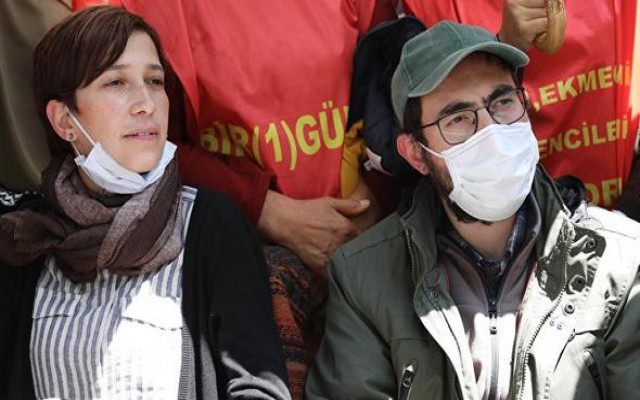 Açlık grevindeki akademisyenlere gözaltı