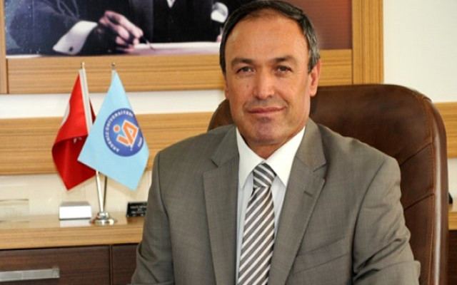 Ünlü rektöre FETÖ gözaltısı