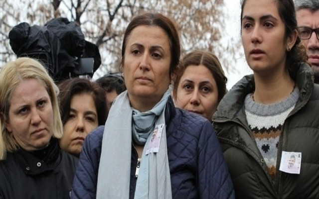 Beklenmedik iki isimden Yeni Akit'e taziye mesajı