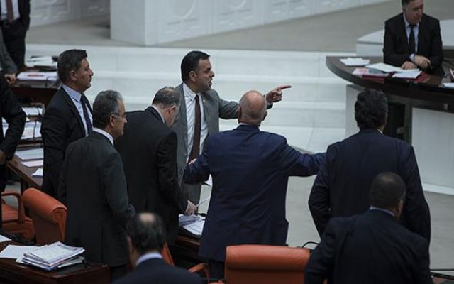 Mecliste vekillerin Fetö kavgası