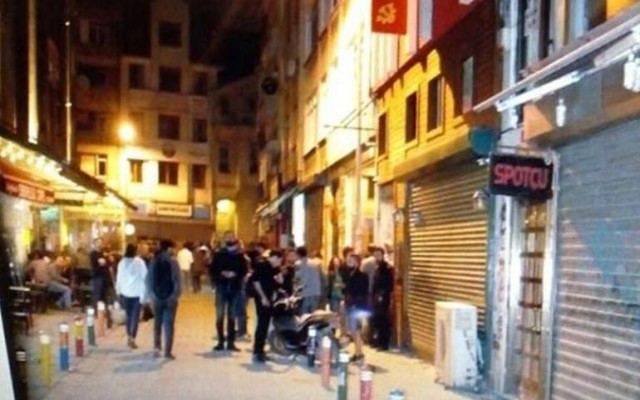 İki komünist parti arasında kavga çıktı