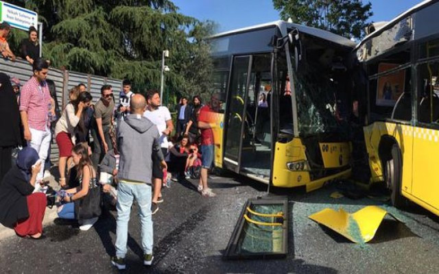 Kadıköy'de feci metrobüs kazası