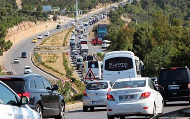 Bodrum'a 10 kilometrelik trafik kuyruğu