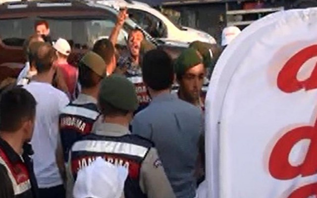 Adalet kortejide şüpheli şahıs alarmı