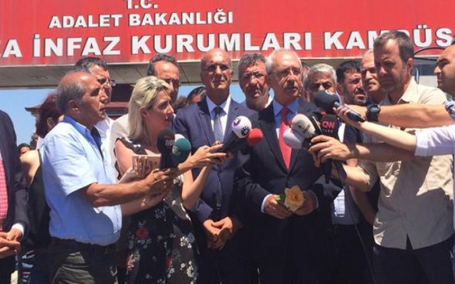 Kılıçdaroğlu, Berberoğlu'nu ziyaret etti
