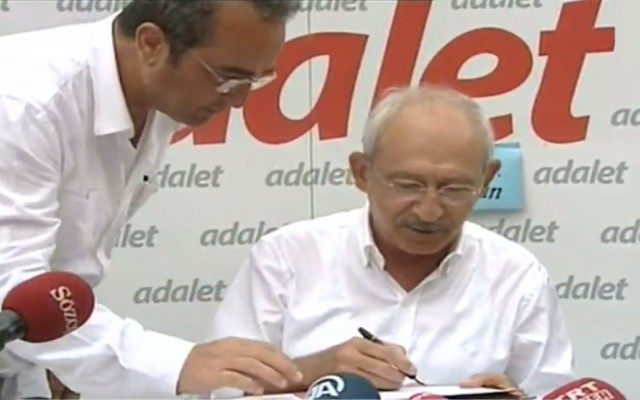 Yürüyüşte AİHM dilekçesini imzaladı
