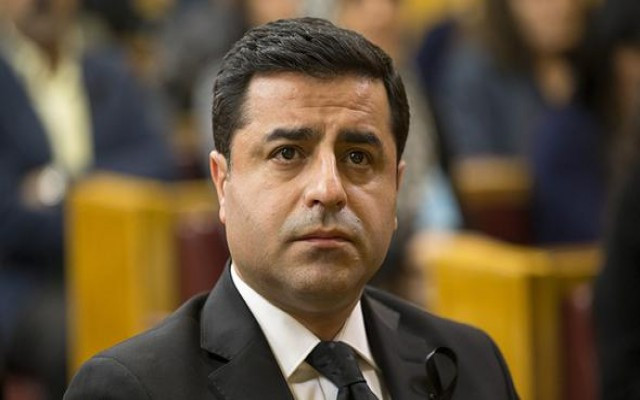 Demirtaş'tan şok kelepçe tepkisi