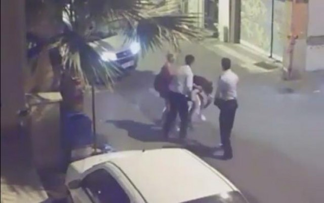 Tacize uğrayan kadınlara polisten dayak