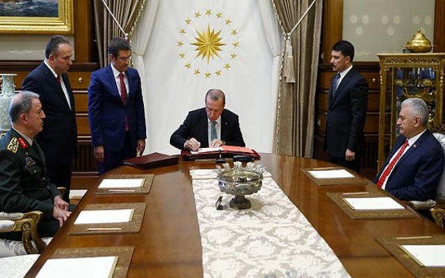 YAŞ’ta dikkat çeken terfiler