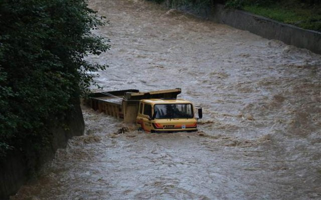 Rize'de sel felaketi can aldı