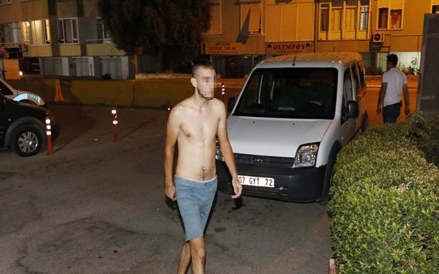Tişörtü nedeniyle gözaltına alınınca...