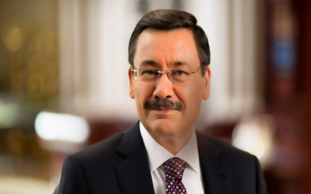 Melih Gökçek Sözcü Gazetesini karıştırdı