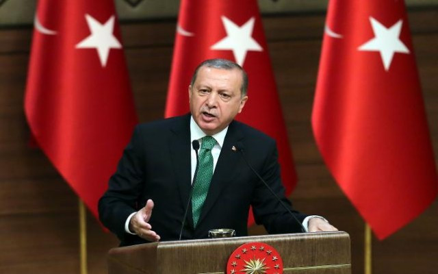 Erdoğan'dan kadro isteyen işçiye: Sen kimin elemanısın?