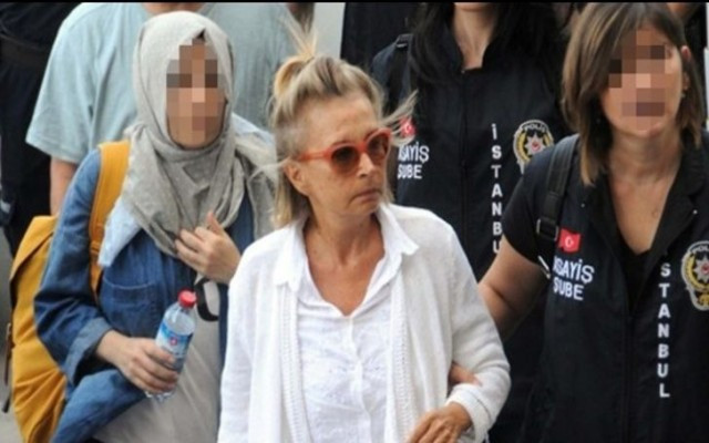 Nazlı Ilıcak'tan Emin Çölaşan'a mektup