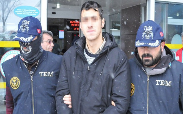 Postacı kılığında eylem yapacaktı