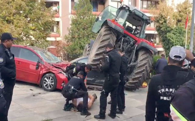 Meclis önünde hareketli anlar