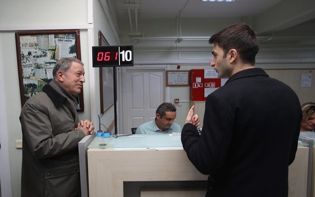 Hulusi Akar'dan gece teftişi