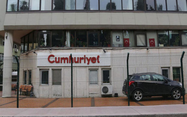 Cumhuriyet gazetesinde şüpheli kurşun