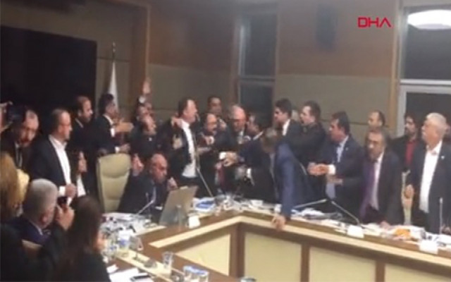 Sağlık Komisyonu'nda tartışmalı oturum
