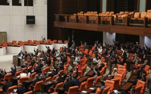 CHP ve MHP'nin af tartışması gerdi