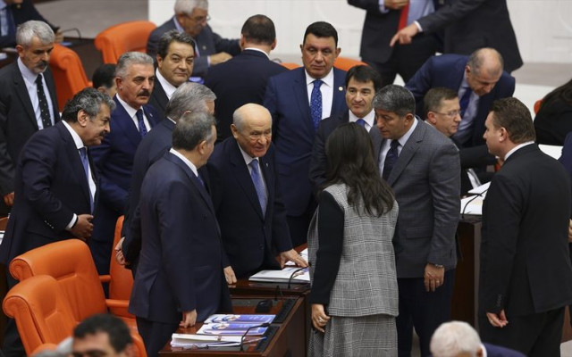 Bahçeli'nin bu pozu çok konuşuldu