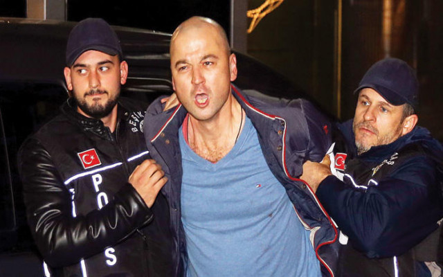 Yarışmadan elendi diye eziyet etmiş
