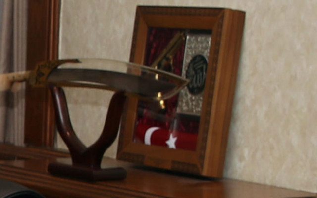 O hediyeler Akar'ın odasında görüntülendi