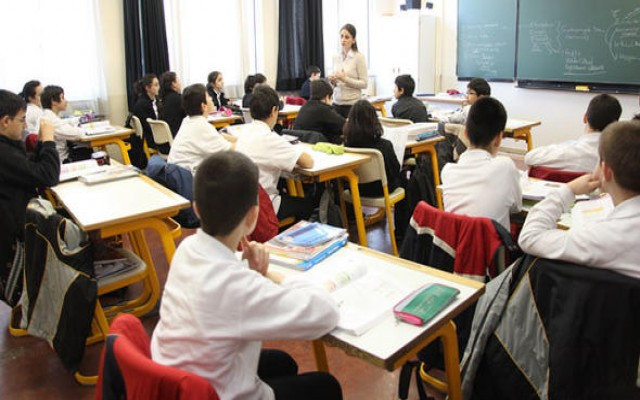 Okullarda el yazısı kararı yine değişti