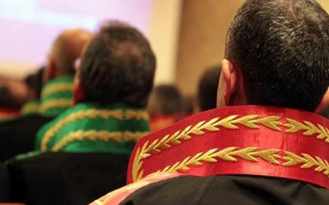 HSK 17 hakim ve savcıyı açığa aldı