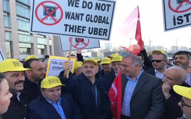 Taksicilerden UBER eylemi