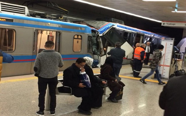 İstanbul'da tramvaylar çarpıştı