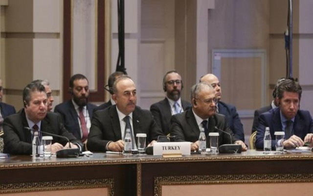 Çavuşoğlu canlı yayında gazeteciyi fırçaladı
