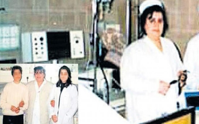 Annesi erkek çıkan genç kıza ikinci şok