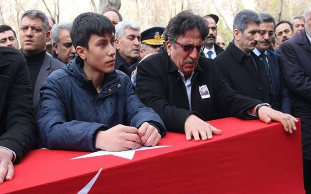 Şehit babası KHK ile işten atılmış