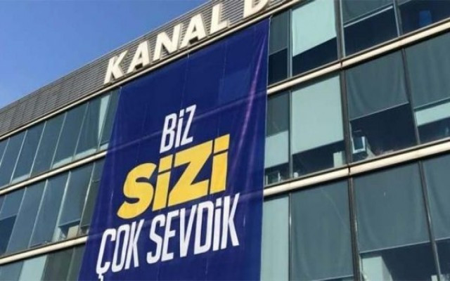 Aydın Doğan'a pankartlı veda