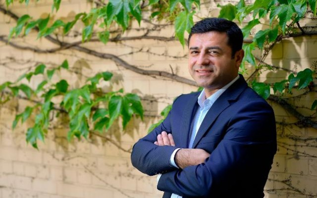 Ankesörlü telefonla canlı yayına bağlanacak