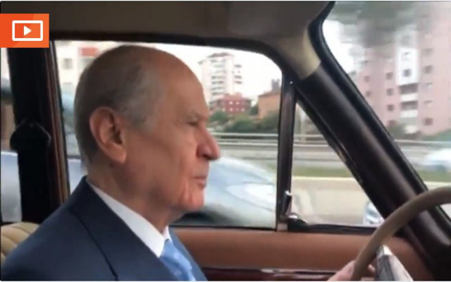 Bahçeli'nin klasik araba keyfi...