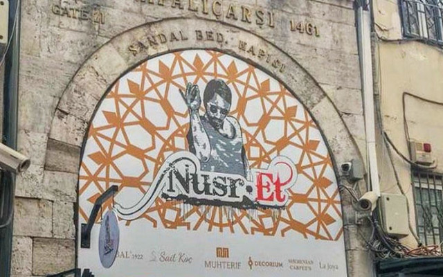 Nusr-Et'e Kapalıçarşıda tabela şoku
